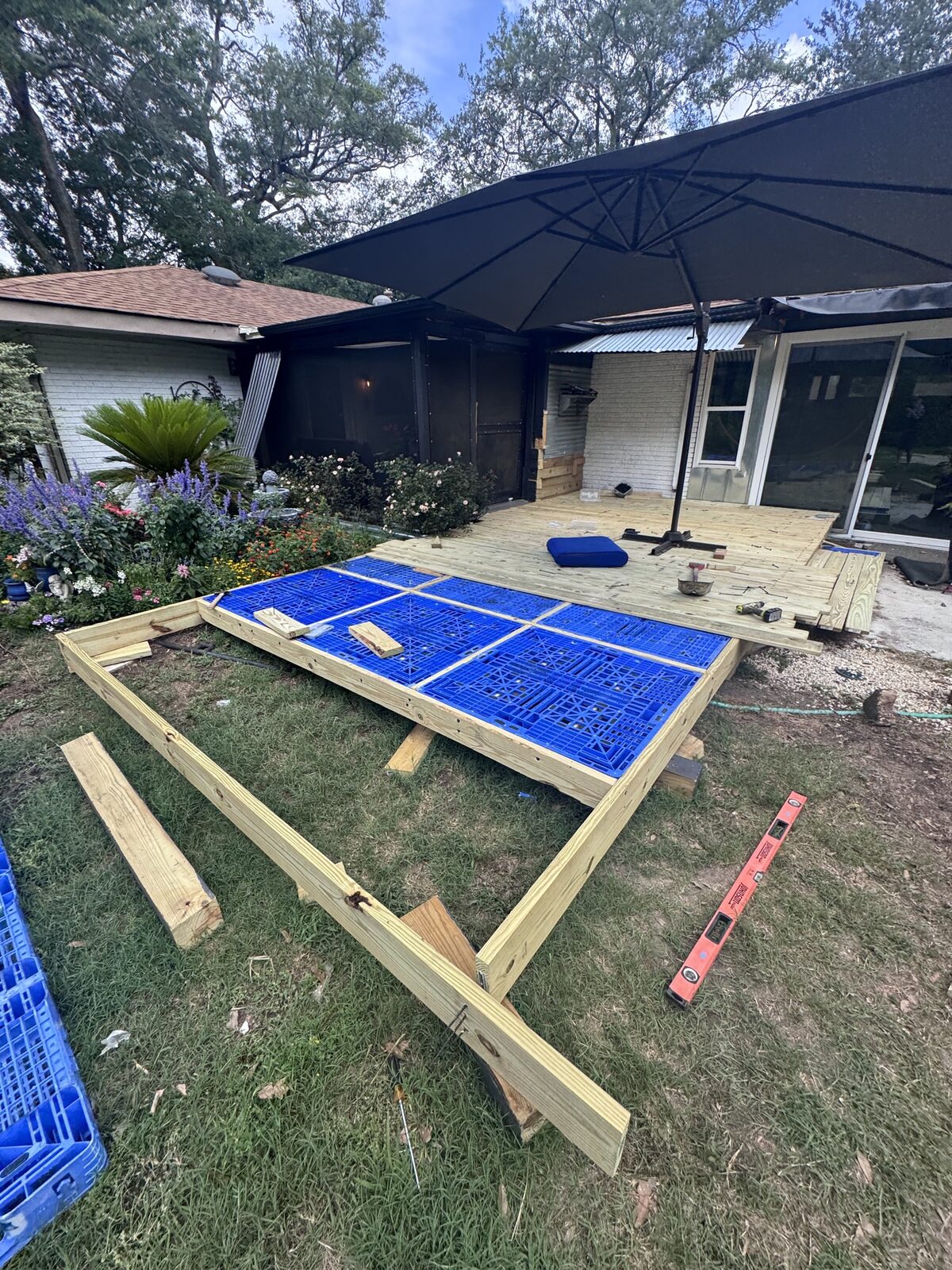 2x6 grid with blue plastic pallets in each bay.